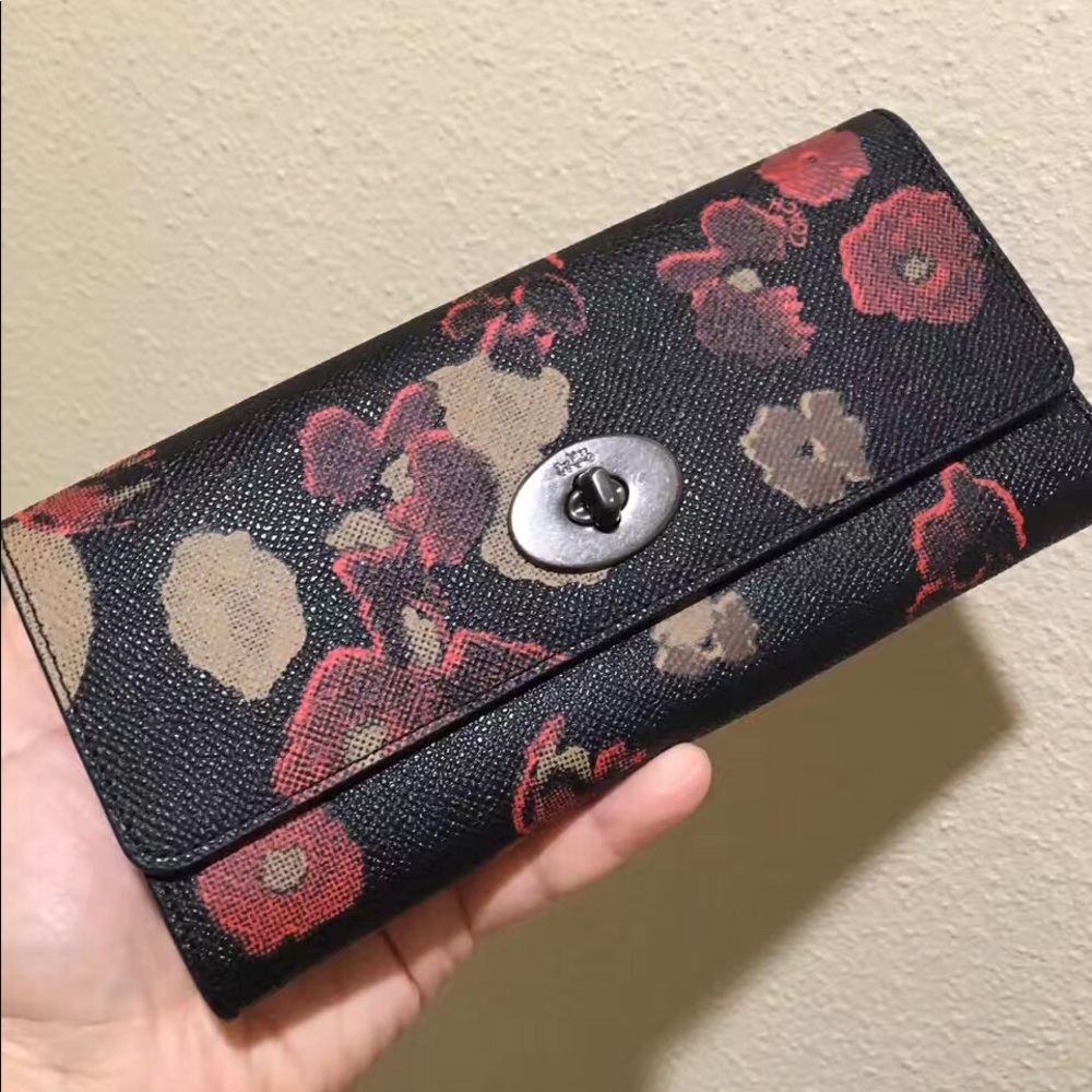 NWT coach flora wallet